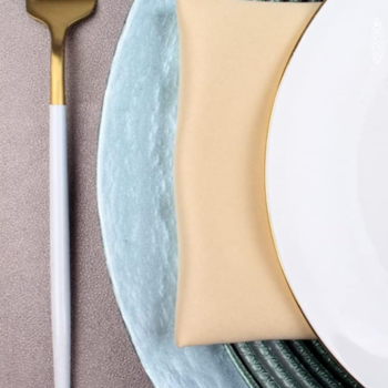 Western-style dinnerware set (plates, placemats, napkins) for restaurant or home table settings