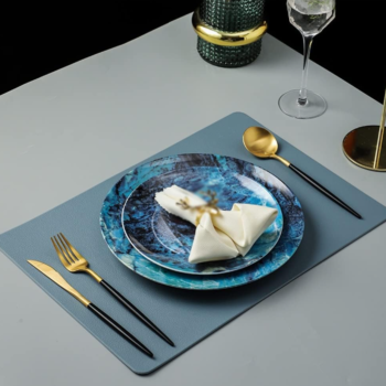 Table decor set (plates and placemats) for family table styling